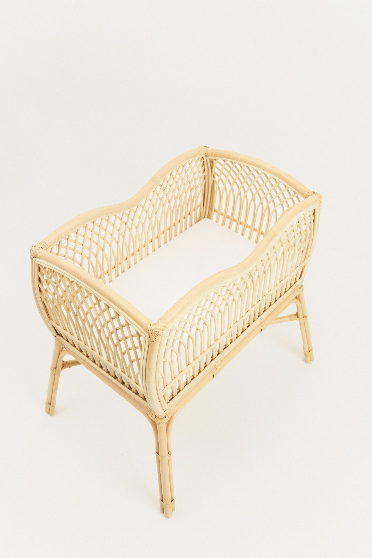 Rattan newborn bedside bassinet